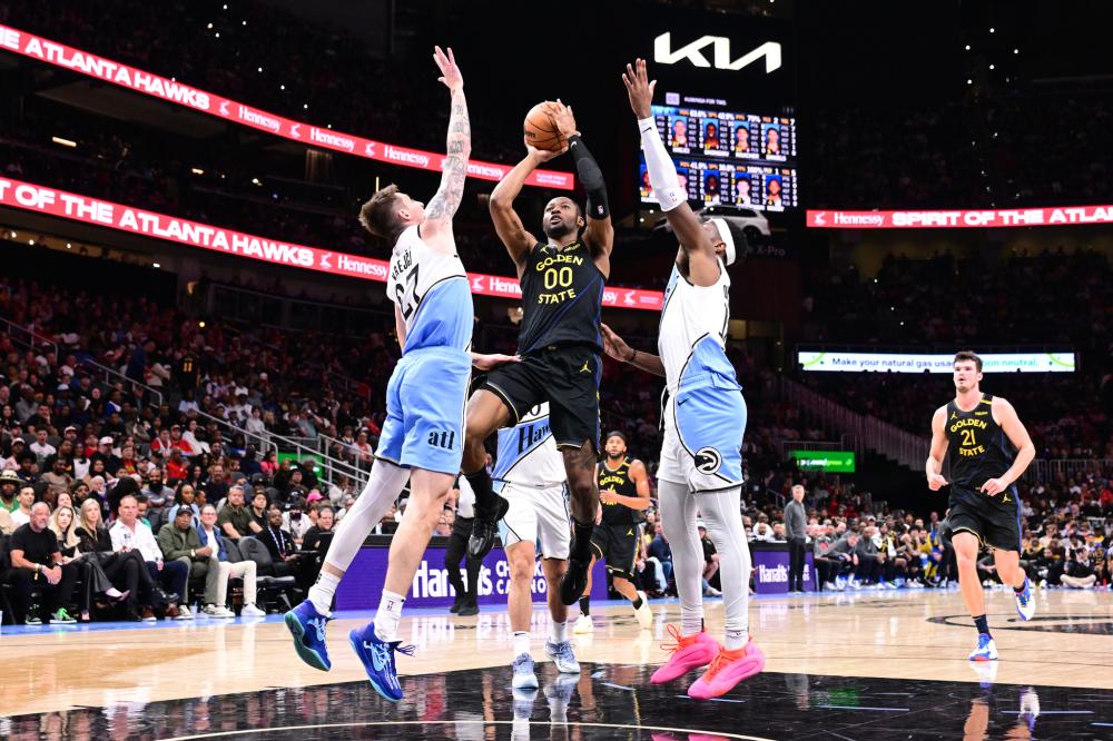 他在更衣室 他在更衣室